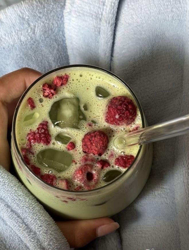 Orman Meyveli Matcha Latte (Soğuk)